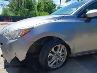 2016 Scion iA z VIN 3MYDLBZV5GY107324, wystawiony jako IAAI lot #42296283 z przebiegiem 105 349 mil mil oraz . Historia ofert i sprzedaży dostępna na DreamBid. Obrazek 6.