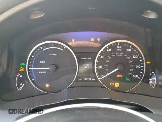 2014 Lexus ES 300h z VIN JTHBW1GG0E2054179, wystawiony jako Copart lot #50954155 z przebiegiem 226 722 mil mil oraz Szkoda całkowita • Salvage title. Historia ofert i sprzedaży dostępna na DreamBid. Obrazek 9.
