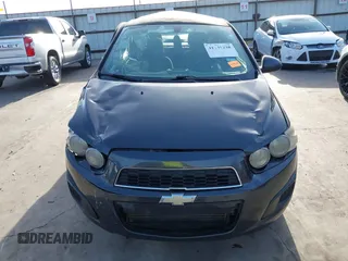 2015 Chevrolet Sonic LT z VIN 1G1JC5SB1F4128426, wystawiony jako IAAI lot #41739238 z przebiegiem 121 717 mil mil oraz . Historia ofert i sprzedaży dostępna na DreamBid. Obrazek 13.