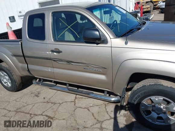 2006 Toyota Tacoma with VIN 5TEUU42NX6Z154875, listed as a IAAI auction lot 41523003 with 33,168 mi miles. Bid and sale history available at carsss.com. Image 13.
