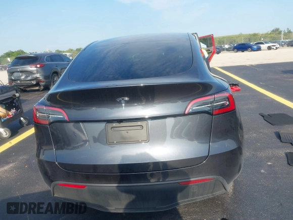 2024 Tesla Model Y with VIN 7SAYGDED3RA329355, listed as a IAAI auction lot 42343269 with 8,334 mi miles and . Bid and sale history available at DreamBid. Image 17.