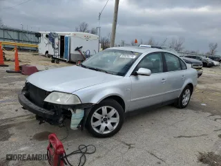 2003 Volkswagen Passat GLX with VIN WVWTH63B63P283411, listed as a Copart auction lot 82626274 with 173,413 mi miles and Salvage Title. Bid and sale history available at carsss.com. Image 1.