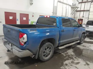 2018 Toyota Tundra 2WD SR5 with VIN 5TFEM5F15JX131991, listed as a IAAI auction lot 41084307 with 63,232 mi miles. Bid and sale history available at carsss.com. Image 4.