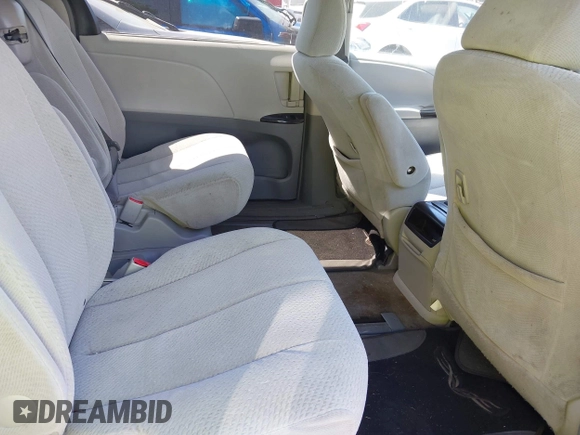 2011 Toyota Sienna LE AAS z VIN 5TDKK3DC3BS112980, wystawiony jako IAAI lot #42053582 z przebiegiem 232 404 mil mil oraz . Historia ofert i sprzedaży dostępna na DreamBid. Obrazek 8.