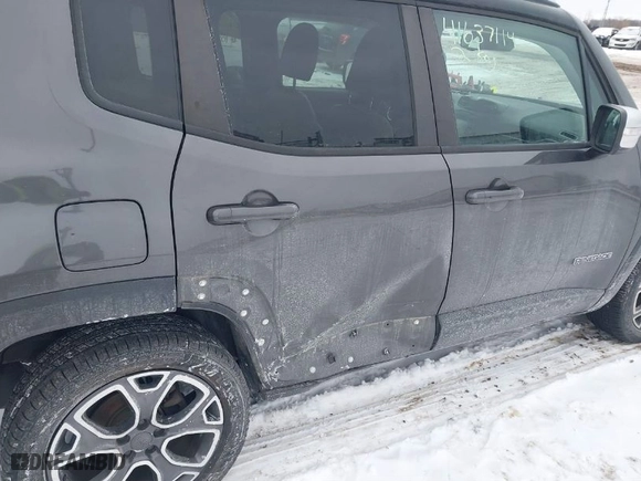2016 Jeep Renegade Limited with VIN ZACCJADT5GPD52371, listed as a IAAI auction lot 41637114 with 175,162 mi miles. Bid and sale history available at carsss.com. Image 6.