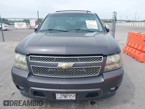 2011 Chevrolet Suburban LT with VIN 1GNSCJE03BR255374, listed as a IAAI auction lot 41909327 with 279,698 mi miles. Bid and sale history available at carsss.com. Image 6.