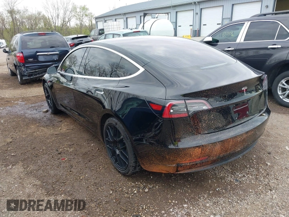 2018 Tesla Model 3 Long Range Battery z VIN 5YJ3E1EA7JF035546, wystawiony jako IAAI lot #42064239 z przebiegiem 113 210 mil mil oraz . Historia ofert i sprzedaży dostępna na DreamBid. Obrazek 3.