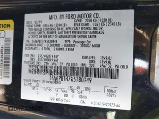 2019 Ford Mustang EcoBoost z VIN 1FA6P8TH7K5180949, wystawiony jako IAAI lot #42093614 z przebiegiem 82 936 mil mil oraz . Historia ofert i sprzedaży dostępna na DreamBid. Obrazek 9.