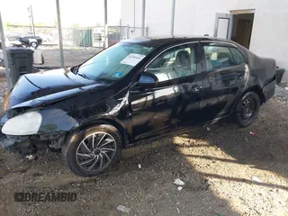 2008 Volkswagen Jetta S z VIN 3VWJM71K68M037948, wystawiony jako IAAI lot #42160416 z przebiegiem 170 381 mil mil oraz . Historia ofert i sprzedaży dostępna na DreamBid. Obrazek 2.