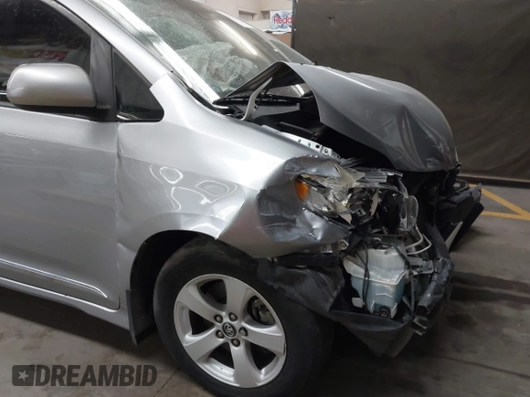 2018 Toyota Sienna LE Auto Access Seat with VIN 5TDKZ3DC3JS913564, listed as a IAAI auction lot 41657326 with 107,166 mi miles and . Bid and sale history available at DreamBid. Image 6.