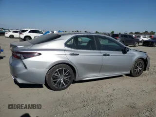 2022 Toyota Camry SE z VIN 4T1G11AK4NU050977, wystawiony jako Copart lot #61466605 z przebiegiem 69 410 mil mil oraz Czysty tytuł • Clean title. Historia ofert i sprzedaży dostępna na DreamBid. Obrazek 3.