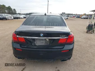 2015 BMW 7 Series 740i с VIN WBAYA6C58FD826880, выставлен на аукционе IAAI как лот 41360429 с пробегом 125 130 миль миль и . История ставок и продаж доступна на DreamBid. Изображение 17.
