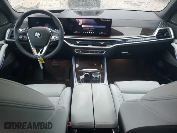 2024 BMW X5 sDrive40i z VIN 5UX13EU09R9S65574, wystawiony jako Copart lot #50068745 z przebiegiem 27 083 mil mil oraz Szkoda całkowita • Salvage title. Historia ofert i sprzedaży dostępna na DreamBid. Obrazek 8.