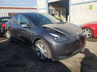 2024 Tesla Model Y Long Range with VIN 7SAYGDEE2RA252101, listed as a Copart auction lot 49514675 with 19,399 mi miles and Salvage Title. Bid and sale history available at DreamBid. Image 4.
