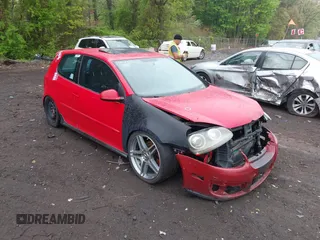 2006 Volkswagen GTI z VIN WVWFV71K16W067412, wystawiony jako IAAI lot #42198640 z przebiegiem 173 024 mil mil oraz . Historia ofert i sprzedaży dostępna na DreamBid. Obrazek 1.