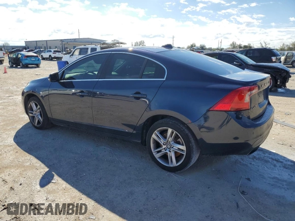 2014 Volvo S60 T5 z VIN YV1612FSXE1297575, wystawiony jako Copart lot #46664245 z przebiegiem 128 429 mil mil oraz Szkoda całkowita • Salvage title. Historia ofert i sprzedaży dostępna na DreamBid. Obrazek 2.
