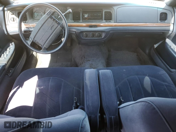 1995 Ford Crown Victoria z VIN 2FALP73W7SX158296, wystawiony jako Copart lot #56706735 z przebiegiem 104 884 mil mil oraz Czysty tytuł • Clean title. Historia ofert i sprzedaży dostępna na DreamBid. Obrazek 8.