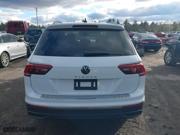 2024 Volkswagen Tiguan S with VIN 3VVRB7AXXRM146228, listed as a IAAI auction lot 40992502 with 2,392 mi miles. Bid and sale history available at carsss.com. Image 16.
