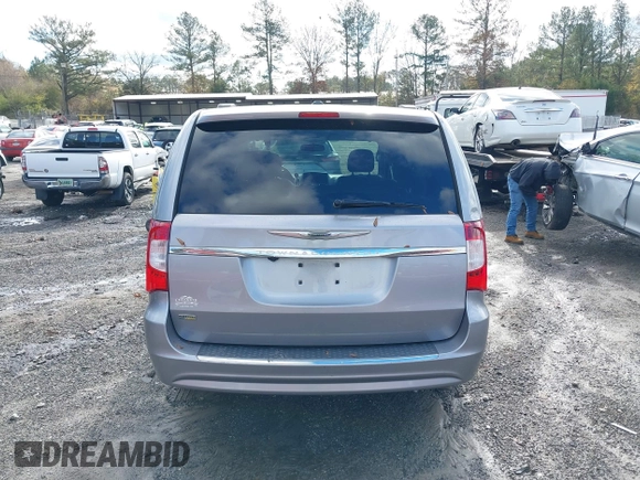 2013 Chrysler Town & Country Touring z VIN 2C4RC1BG8DR775222, wystawiony jako IAAI lot #41080043 z przebiegiem 248 000 mil mil oraz . Historia ofert i sprzedaży dostępna na DreamBid. Obrazek 16.