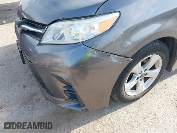 2018 Toyota Sienna LE Auto Access Seat with VIN 5TDKZ3DC2JS915905, listed as a IAAI auction lot 42027300 with 174,770 mi miles. Bid and sale history available at carsss.com. Image 6.