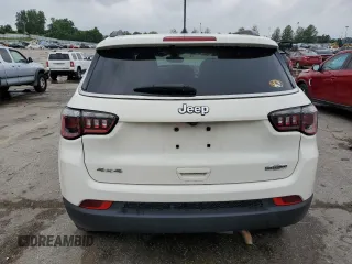 2018 Jeep Compass Latitude z VIN 3C4NJDBB6JT282965, wystawiony jako Copart lot #59621735 z przebiegiem Nie podano mil oraz Szkoda całkowita • Salvage title. Historia ofert i sprzedaży dostępna na DreamBid. Obrazek 6.