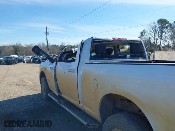 2019 Ram 2500 Lone Star with VIN 3C6UR5DL1KG663656, listed as a IAAI auction lot 41329641 with 124,361 mi miles and . Bid and sale history available at DreamBid. Image 17.