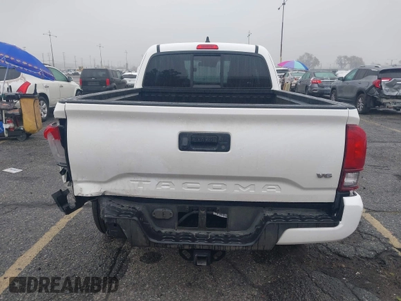 2023 Toyota Tacoma SR z VIN 3TYRZ5CN1PT037202, wystawiony jako IAAI lot #41896502 z przebiegiem 45 568 mil mil oraz . Historia ofert i sprzedaży dostępna na DreamBid. Obrazek 16.