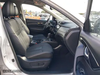 2020 Nissan Rogue SL with VIN 5N1AT2MT1LC765826, listed as a IAAI auction lot 40621492 with 17,864 mi miles. Bid and sale history available at carsss.com. Image 5.