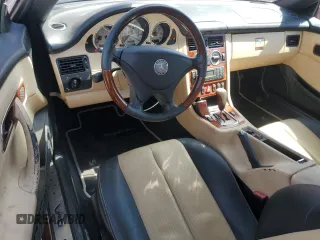 2002 Mercedes-Benz SLK 320 z VIN WDBKK65F62F265927, wystawiony jako Copart lot #49832295 z przebiegiem 64 490 mil mil oraz Czysty tytuł • Clean title. Historia ofert i sprzedaży dostępna na DreamBid. Obrazek 8.