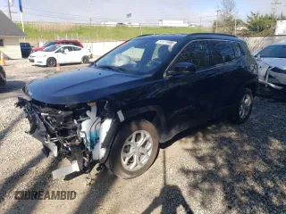2024 Jeep Compass Latitude z VIN 3C4NJDBN7RT112068, wystawiony jako Copart lot #55470495 z przebiegiem 3 292 mil mil oraz Szkoda całkowita • Salvage title. Historia ofert i sprzedaży dostępna na DreamBid. Obrazek 1.