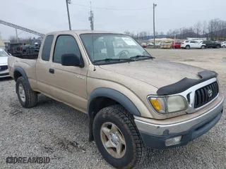2004 Toyota Tacoma with VIN 5TEWN72N64Z406948, listed as a IAAI auction lot 41353242 with 217,905 mi miles. Bid and sale history available at carsss.com. Image 1.