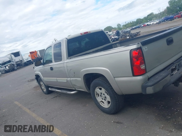2005 Chevrolet Silverado 1500 Z71 with VIN 1GCEK19Z55Z212497, listed as a IAAI auction lot 42172303 with 322,246 mi miles and . Bid and sale history available at DreamBid. Image 14.