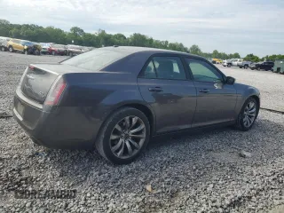 2014 Chrysler 300 S z VIN 2C3CCABGXEH373106, wystawiony jako Copart lot #56178895 z przebiegiem 100 064 mil mil oraz Szkoda całkowita • Salvage title. Historia ofert i sprzedaży dostępna na DreamBid. Obrazek 3.