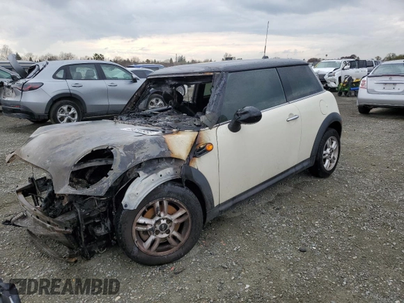 2013 MINI Cooper Hardtop with VIN WMWSU3C50DT690601, listed as a Copart auction lot 48010965 with 0 mi miles and Non Repairable. Bid and sale history available at carsss.com. Image 1.
