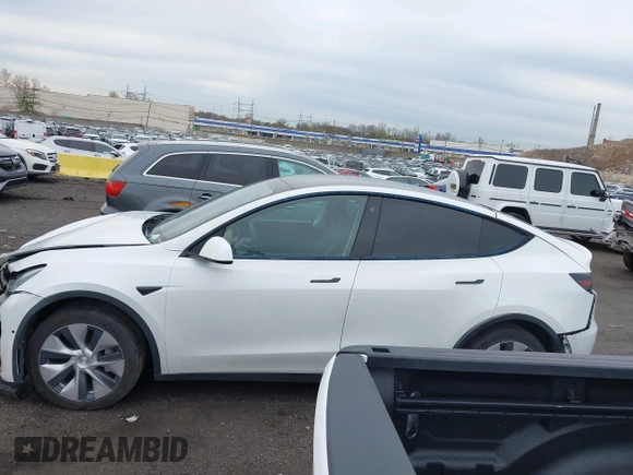 2022 Tesla Model Y Long Range z VIN 7SAYGDEE7NF389788, wystawiony jako IAAI lot #42014111 z przebiegiem 37 606 mil mil oraz . Historia ofert i sprzedaży dostępna na DreamBid. Obrazek 13.