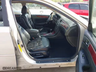 2002 Lexus ES 300 with VIN JTHBF30G525020352, listed as a IAAI auction lot 42122003 with 230,774 mi miles. Bid and sale history available at carsss.com. Image 5.