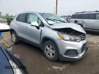 2020 Chevrolet Trax LS z VIN 3GNCJKSB9LL165242, wystawiony jako Copart lot #59348515 z przebiegiem 98 440 mil mil oraz Nie do naprawy • Non repairable. Historia ofert i sprzedaży dostępna na DreamBid. Obrazek 4.
