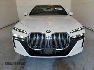 2024 BMW 7 Series 740i xDrive with VIN WBA33EH05RCR68996, listed as a Copart auction lot 73118674 with 14,266 mi miles and Salvage Title. Bid and sale history available at carsss.com. Image 5.