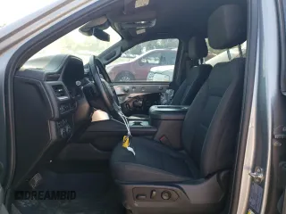 2023 Chevrolet Suburban LS z VIN 1GNSKBKD2PR184823, wystawiony jako Copart lot #71036134 z przebiegiem 42 991 mil mil oraz Szkoda całkowita • Salvage title. Historia ofert i sprzedaży dostępna na DreamBid. Obrazek 7.