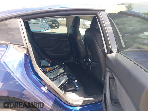 2022 Tesla Model 3 Long Range z VIN 5YJ3E1EB2NF193808, wystawiony jako IAAI lot #42281993 z przebiegiem 40 340 mil mil oraz . Historia ofert i sprzedaży dostępna na DreamBid. Obrazek 8.