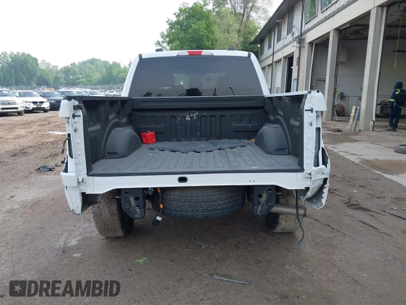 2022 Ford F-150 XL z VIN 1FTEW1EP1NKE50669, wystawiony jako IAAI lot #42294888 z przebiegiem 77 191 mil mil oraz . Historia ofert i sprzedaży dostępna na DreamBid. Obrazek 16.