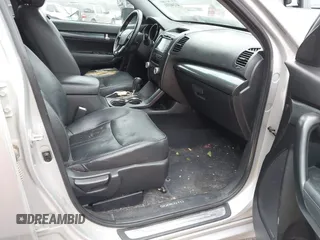 2011 Kia Sorento SX with VIN 5XYKW4A26BG098494, listed as a IAAI auction lot 41246531 with 200,901 mi miles. Bid and sale history available at carsss.com. Image 5.