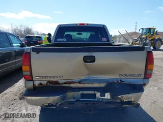 2002 Chevrolet Silverado 2500HD LS with VIN 1GCHK23U82F237150, listed as a IAAI auction lot 41918083 with 173,724 mi miles. Bid and sale history available at carsss.com. Image 16.