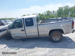 2004 GMC Sierra 2500HD SLE with VIN 1GTHK29G84E401555, listed as a IAAI auction lot 42012635 with 1 mi miles. Bid and sale history available at carsss.com. Image 13.