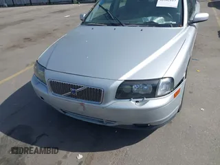 2004 Volvo S80 with VIN YV1TS91Z341351679, listed as a IAAI auction lot 41982117 with 116,217 mi miles. Bid and sale history available at carsss.com. Image 6.