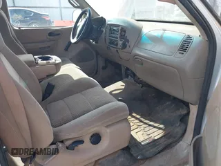 2002 Ford F-150 XL z VIN 1FTRX17W02KB68165, wystawiony jako IAAI lot #41613625 z przebiegiem 151 957 mil mil oraz . Historia ofert i sprzedaży dostępna na DreamBid. Obrazek 5.
