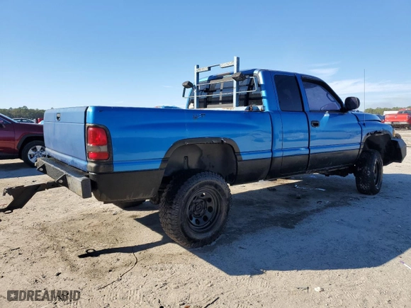 2000 Dodge Ram 1500 with VIN 3B7HF13Z9YG148639, listed as a Copart auction lot 87698355 with 273,328 mi miles and Salvage Title. Bid and sale history available at carsss.com. Image 3.
