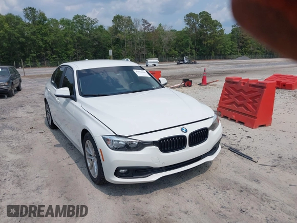 2017 BMW 3 Series 320i z VIN WBA8E1G53HNU13859, wystawiony jako IAAI lot #42401880 z przebiegiem 82 121 mil mil oraz . Historia ofert i sprzedaży dostępna na DreamBid. Obrazek 1.