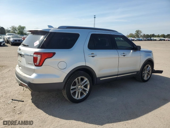 2016 Ford Explorer XLT with VIN 1FM5K7D82GGB78059, listed as a Copart auction lot 50624465 with 128,944 mi miles and Salvage Title. Bid and sale history available at carsss.com. Image 3.