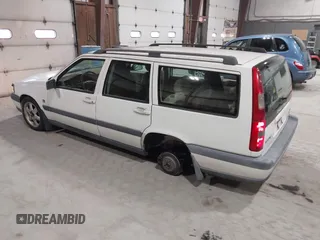 1999 Volvo V70 XC with VIN YV1LZ56D9X2541583, listed as a IAAI auction lot 41900992 with 190,449 mi miles. Bid and sale history available at carsss.com. Image 3.